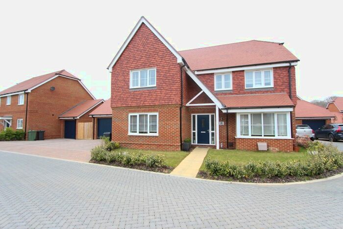 5 Bedroom Detached House To Rent In Dawe Gardens, Maidstone, ME15