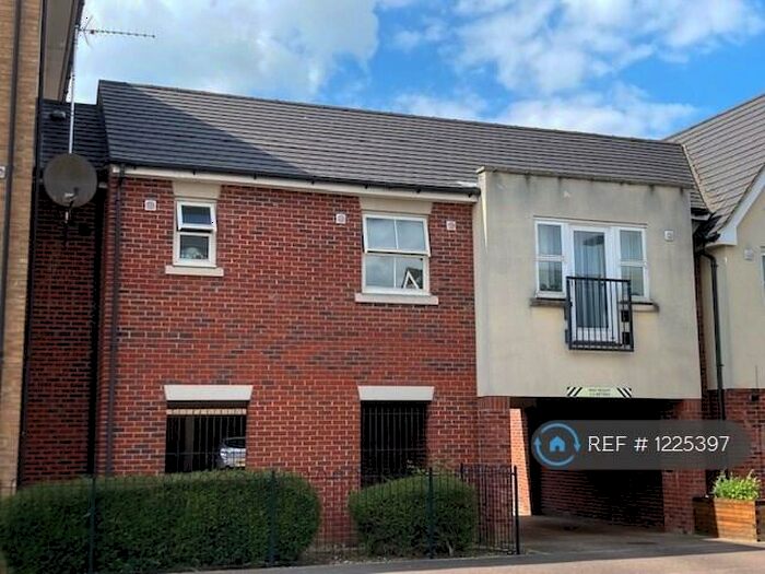 2 Bedroom Flat To Rent In Redhouse Park, Milton Keynes, MK14