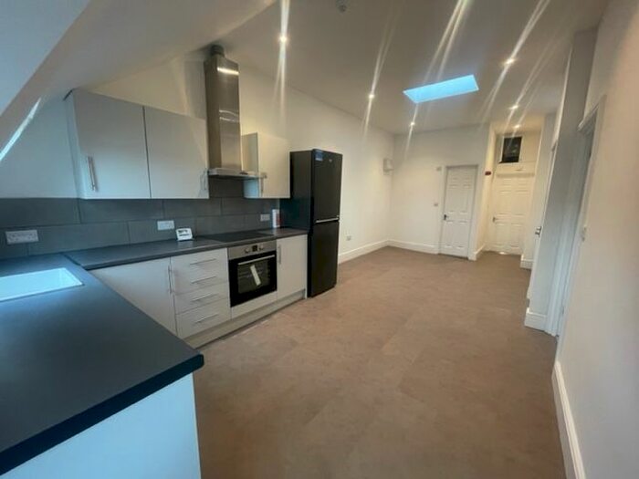 3 Bedroom Flat To Rent In Richmond Terrace, Clifton, Bristol, BS8