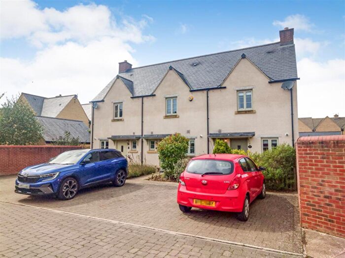 2 Bedroom End Of Terrace House For Sale In Glovers Way, Tetbury, GL8