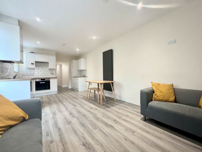 2 Bedroom Flat To Rent In Whitchurch Road, Heath, CF14