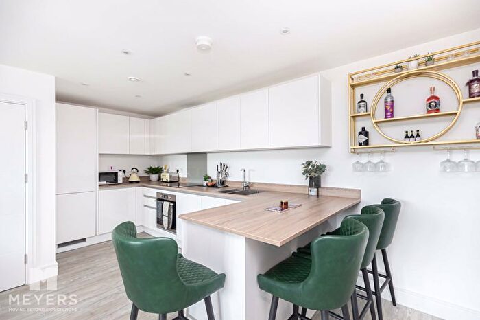 2 Bedroom Flat To Rent In Hawthorne Court, B West Cliff Road, Bournemouth, BH2