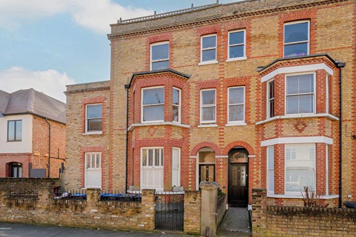 3 Bedroom Flat To Rent In Griffiths Road, London, SW19