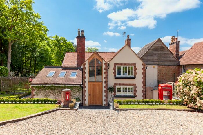 3 Bedroom Semi-Detached House To Rent In White Barn, Boars Hill, OX1