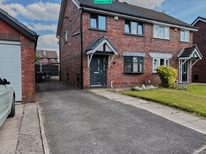 3 Bedroom Semi-Detached House For Sale In Bleasdale Street, Royton, Oldham, OL2