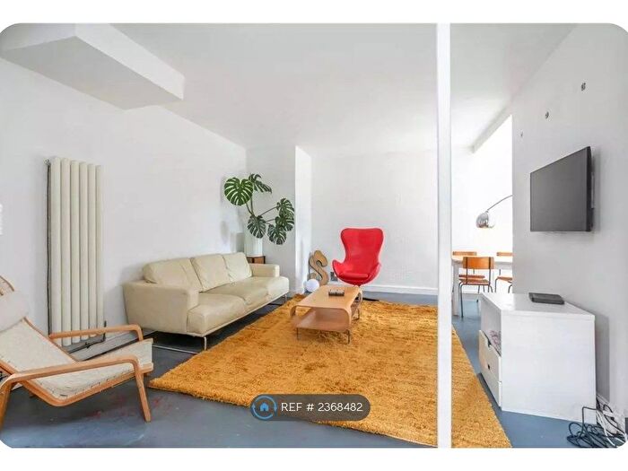 3 Bedroom Maisonette To Rent In Tornay House, London, E9