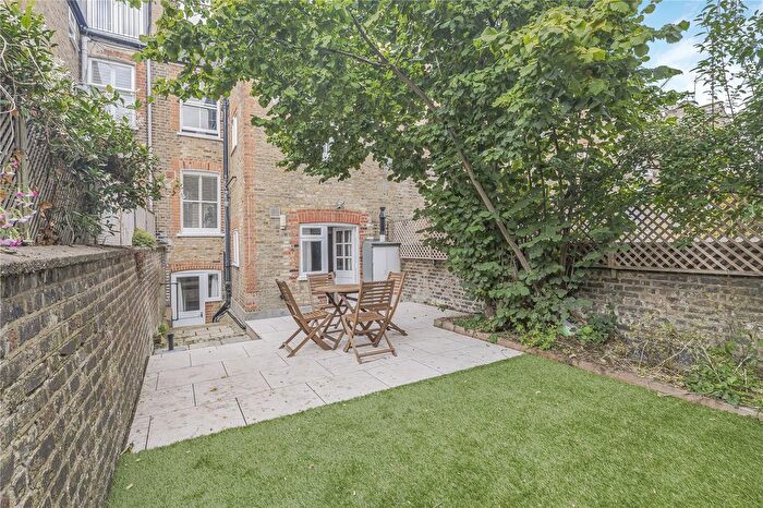 2 Bedroom Flat For Sale In Wandsworth Bridge Road, Fulham, London, SW6