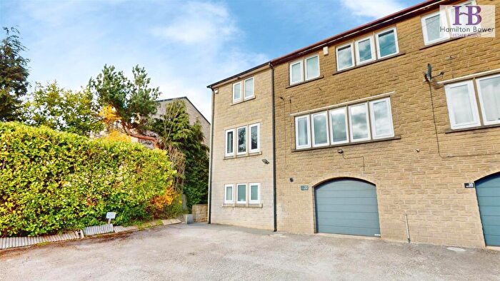 4 Bedroom Town House For Sale In Claremount Road, Halifax, HX3