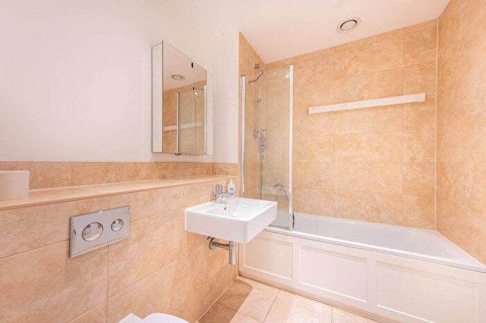 1 Bedroom Flat For Sale In Newman Close, Willesden Green, London, NW10