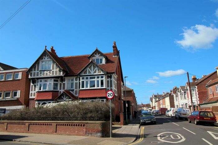 Studio To Rent In Waverley Road, Southsea, PO5