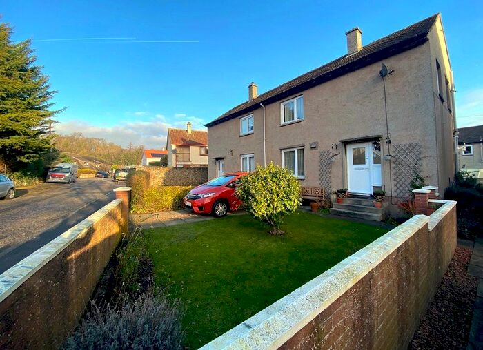 3 Bedroom Semi-Detached House For Sale In Brucehaven Road, Limekilns, Dunfermline, KY11