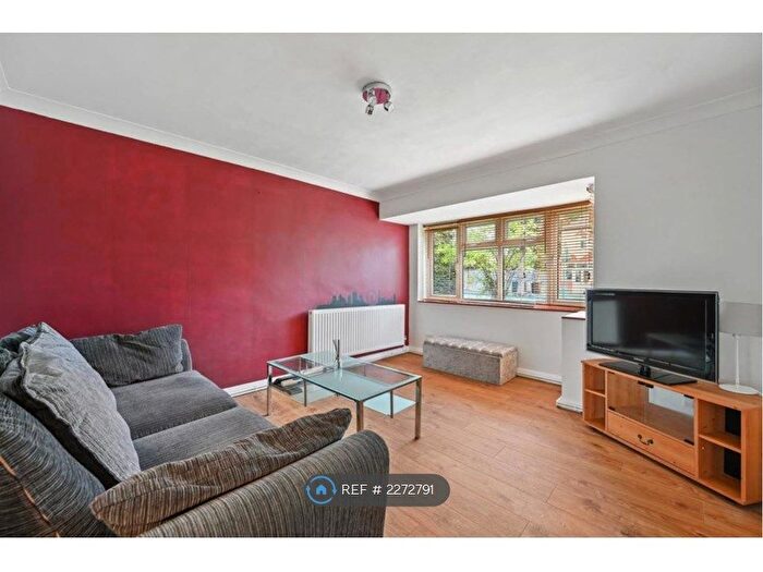 2 Bedroom Flat To Rent In Beechwood Court, Sutton, SM1