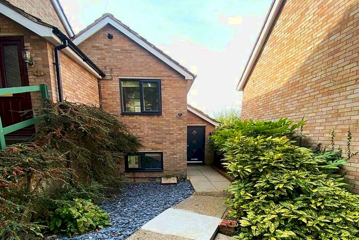 2 Bedroom Semi-Detached House To Rent In Shaftesbury Way, Royston, SG8