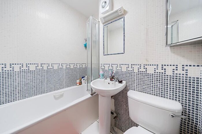 2 Bedroom Flat For Sale In Maidenhead, Berkshire, SL6