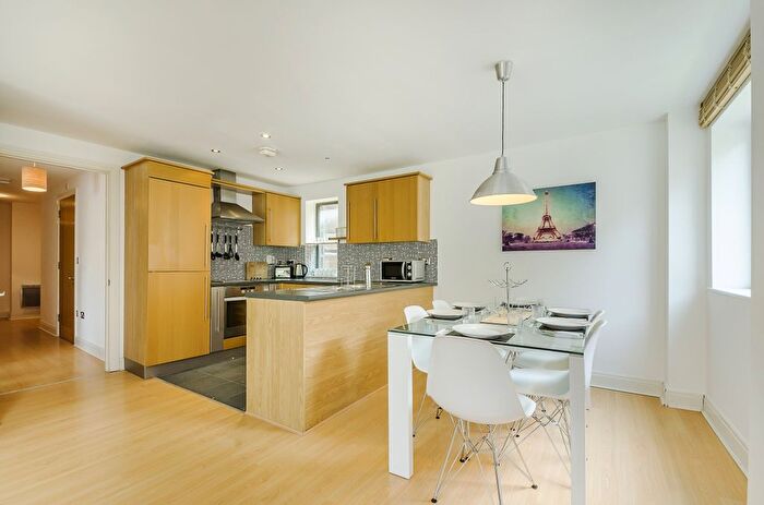 3 Bedroom Flat To Rent In Montaigne Close, London, SW1P