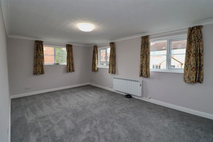 1 Bedroom Flat To Rent In Eastwold, North Newbald, York, YO43