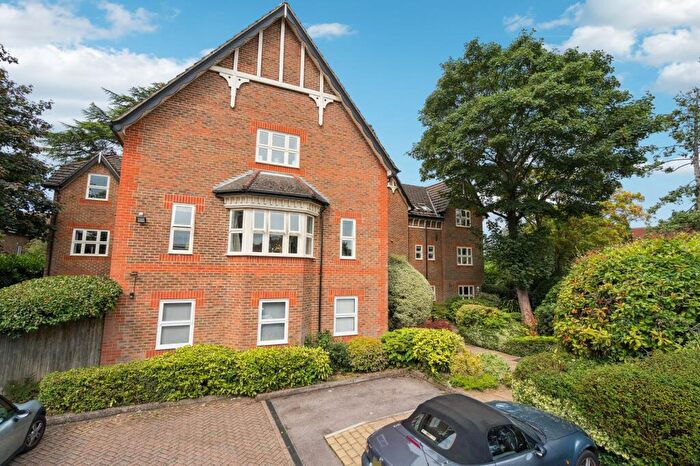 2 Bedroom Flat For Sale In Reynolds Road, Beaconsfield, HP9
