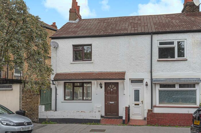 2 Bedroom Terraced House To Rent In Faversham Road Beckenham, BR3