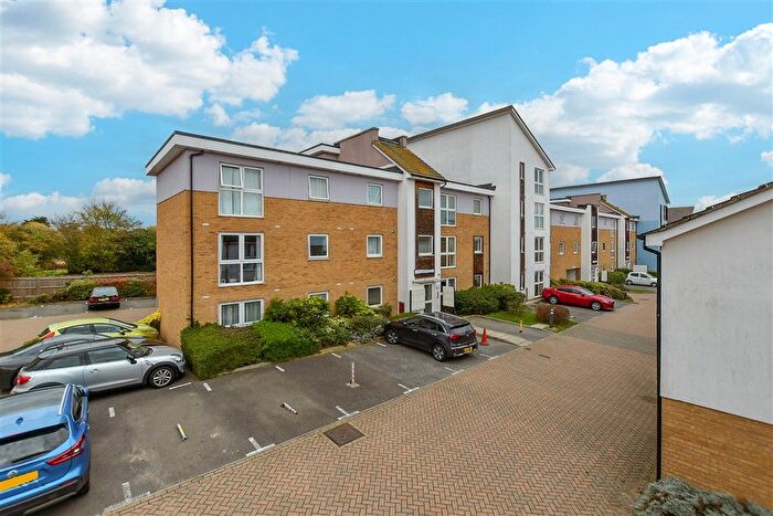 2 Bedroom Flat For Sale In Belon Drive, Whitstable, Kent, CT5