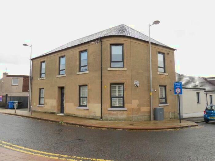 2 Bedroom Flat To Rent In The Cross, Stonehouse, Larkhall, ML9
