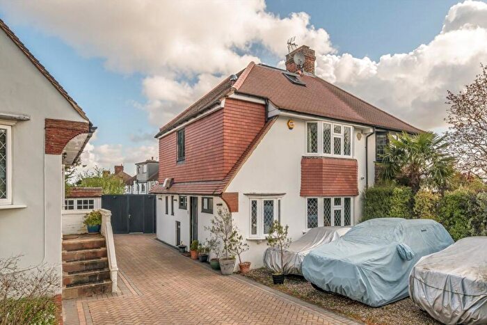 3 Bedroom Semi-Detached House For Sale In Lamberhurst Road, West Norwood, SE27
