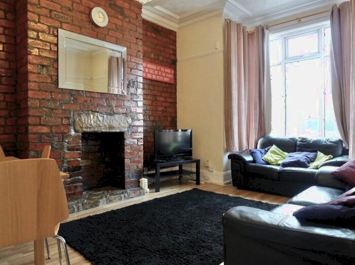 9 Bedroom Terraced House To Rent In Brudenell Road, Leeds, West Yorkshire, LS6
