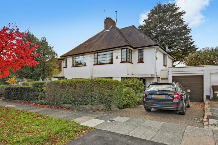 3 Bedroom Semi-Detached House To Rent In Howard Walk, Hampstead Garden Sububrb, London, N2