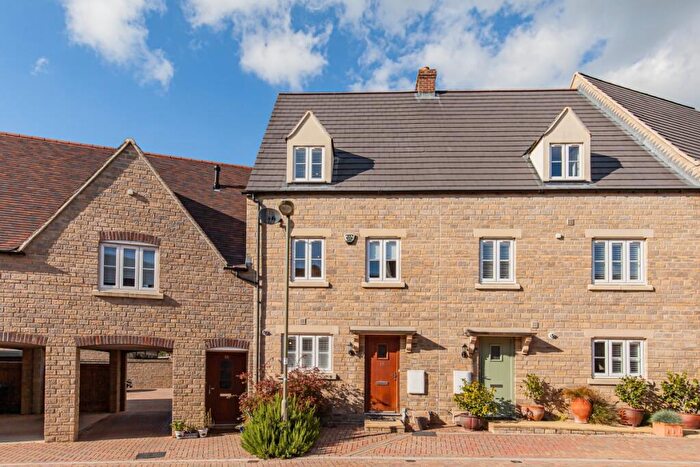 3 Bedroom Town House To Rent In Carriage Crescent, Witney, OX28