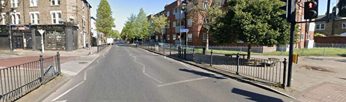 3 Bedroom Flat To Rent In Hillingdon Street, Elephant And Castle, London, SE17