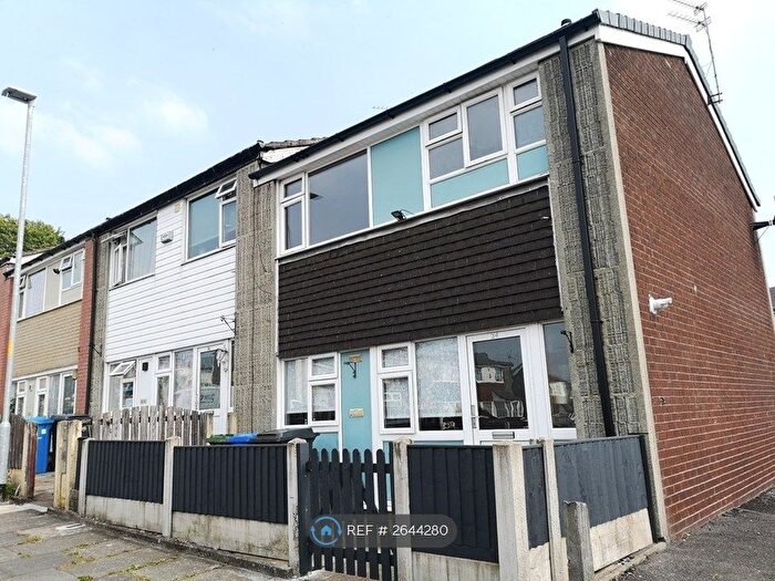 3 Bedroom Semi-Detached House To Rent In Smithy Grove, Ashton-Under-Lyne, OL6