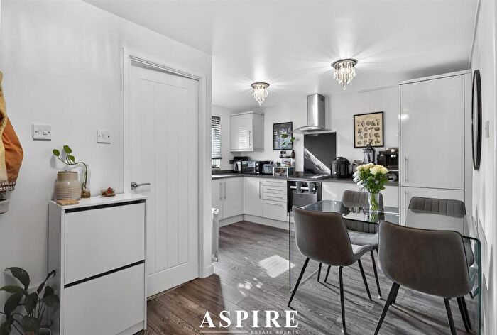 1 Bedroom Flat For Sale In Britannia Road, Warley, Brentwood, CM14