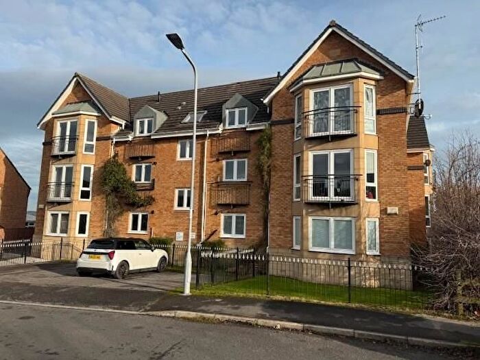 2 Bedroom Flat For Sale In Javelin Close, Idle, Bradford, BD10