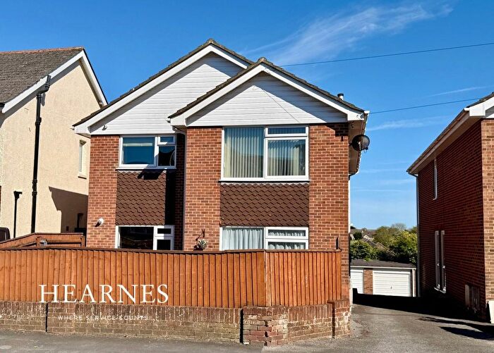 2 Bedroom Flat For Sale In Cranbrook Road, Parkstone, Poole, BH12