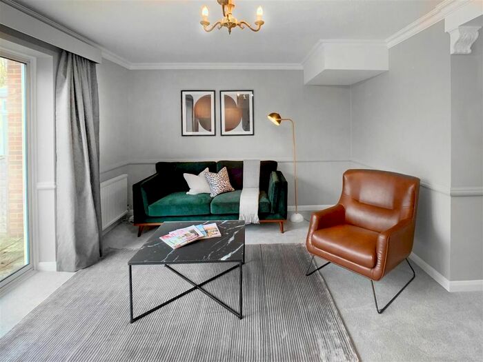 3 Bedroom Property To Rent In In The Ray, Maidenhead, Berks, SL6