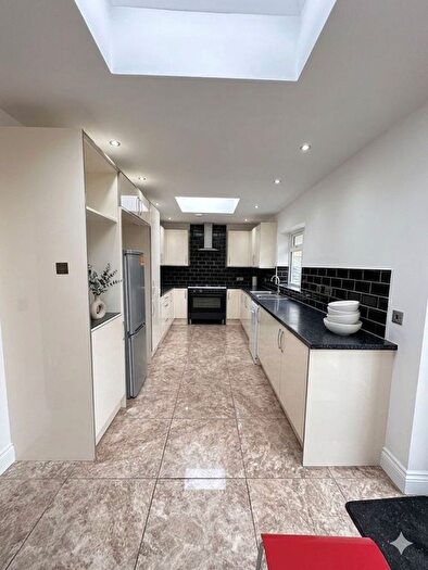 5 Bedroom Terraced House To Rent In Lela Avenue, Hounslow, TW4