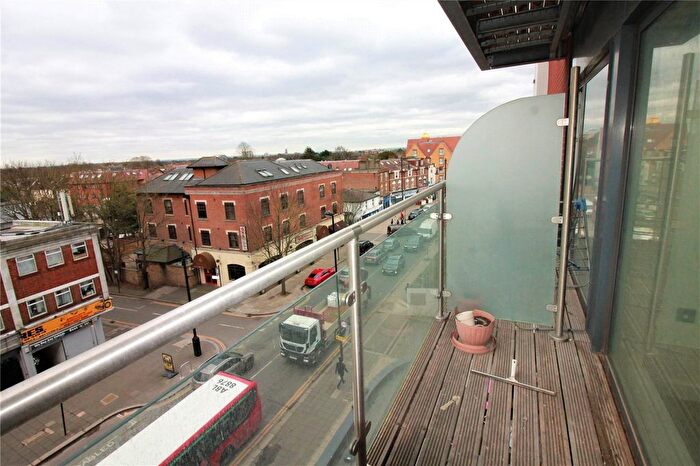 2 Bedroom Flat To Rent In The Green, Southall, UB2