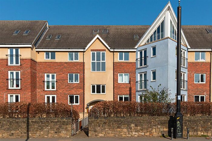 3 Bedroom Flat For Sale In Chillingham Road, Heaton, Newcastle Upon Tyne, NE6