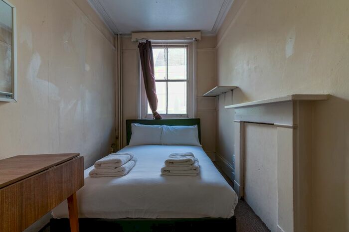 Studio To Rent In - Kensington Gardens Square, London, W2