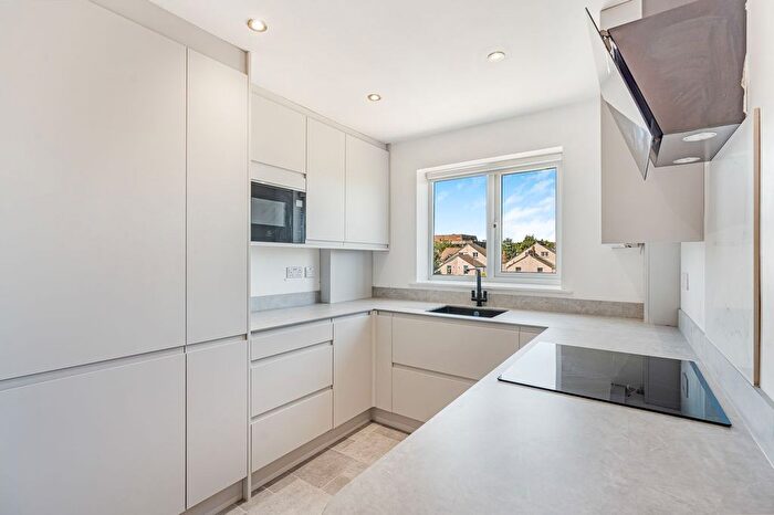 2 Bedroom Flat For Sale In Gresham Road, Staines-Upon-Thames, TW18