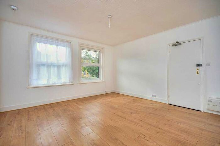 Apartment To Rent In London Road, Maidstone, Kent, ME16