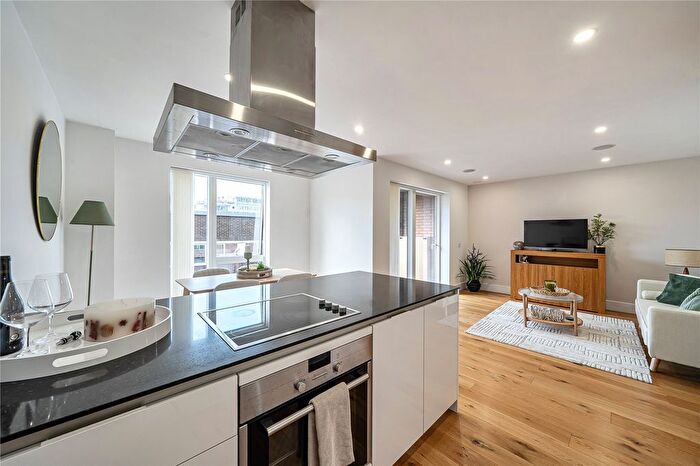 2 Bedroom Flat For Sale In Lamb Walk, London, SE1