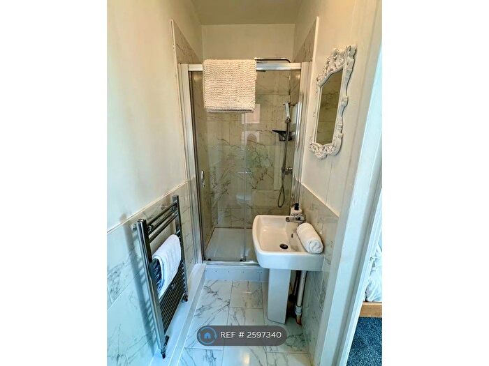 3 Bedroom Flat To Rent In Queensland Road, Bournemouth, BH5