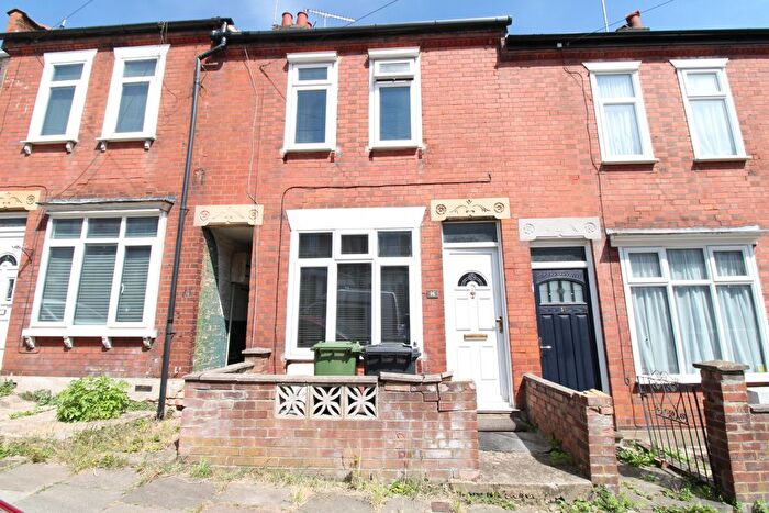 3 Bedroom Terraced House To Rent In Colin Road, Luton, LU2