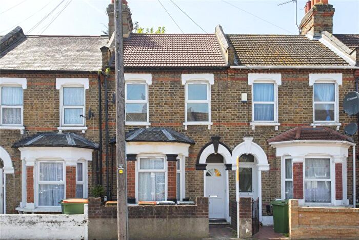 2 Bedroom Flat To Rent In Friars Road, Eastham, London, E6
