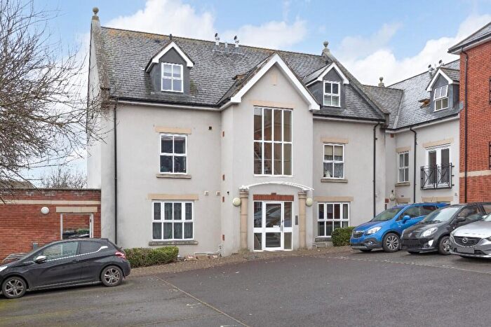 3 Bedroom Flat For Sale In Conigre Square, Trowbridge, BA14