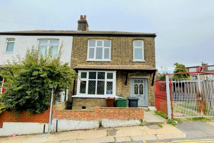 3 Bedroom House To Rent In Aubrey Road, Walthamstow, London, E17
