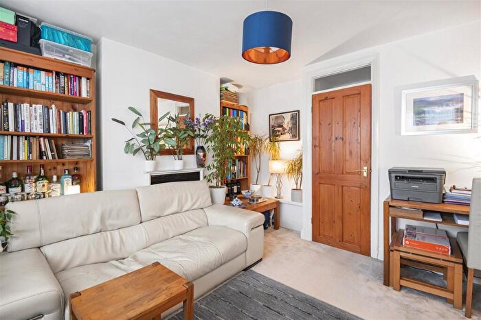 1 Bedroom Flat For Sale In Ferme Park Road, Crouch End, London, N8