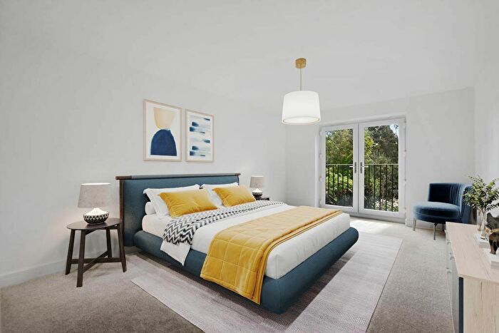 2 Bedroom Apartment For Sale In West Wycombe Road, High Wycombe, Buckinghamshire, HP12