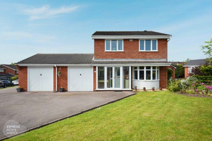 5 Bedroom Detached House For Sale In Gainsborough Drive, Mile Oak, Tamworth, B78