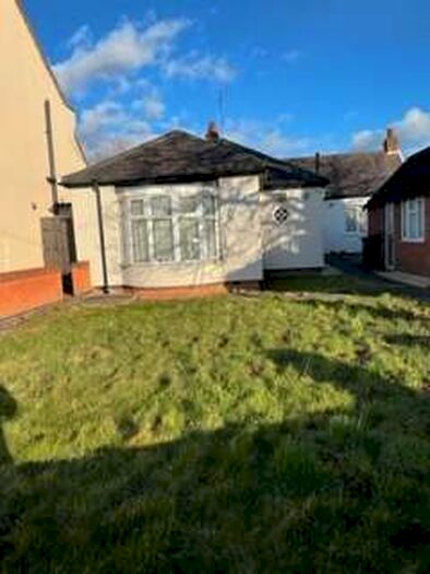 3 Bedroom Bungalow To Rent In Pinetree Avenue Humberstone, Leicester, LE5